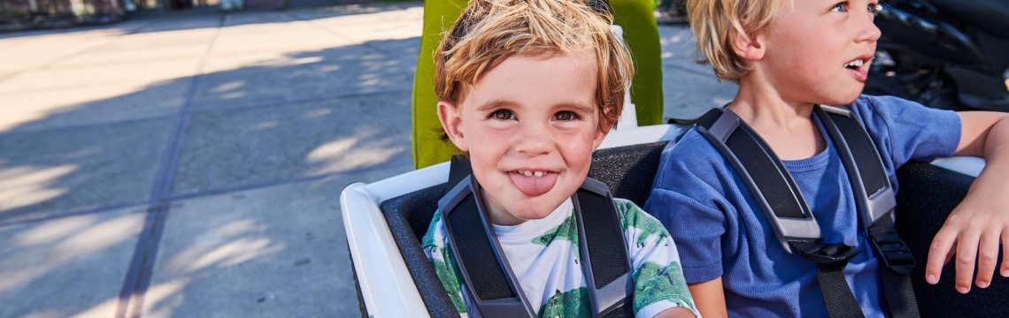 dzieci w rowerze cargo